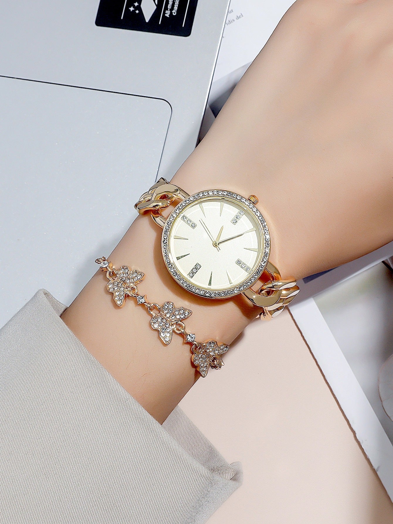 Serene Chain Timepiece